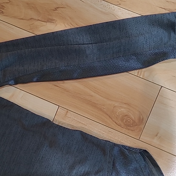 Under Armour women's medium grey shirt - Picture 4 of 6